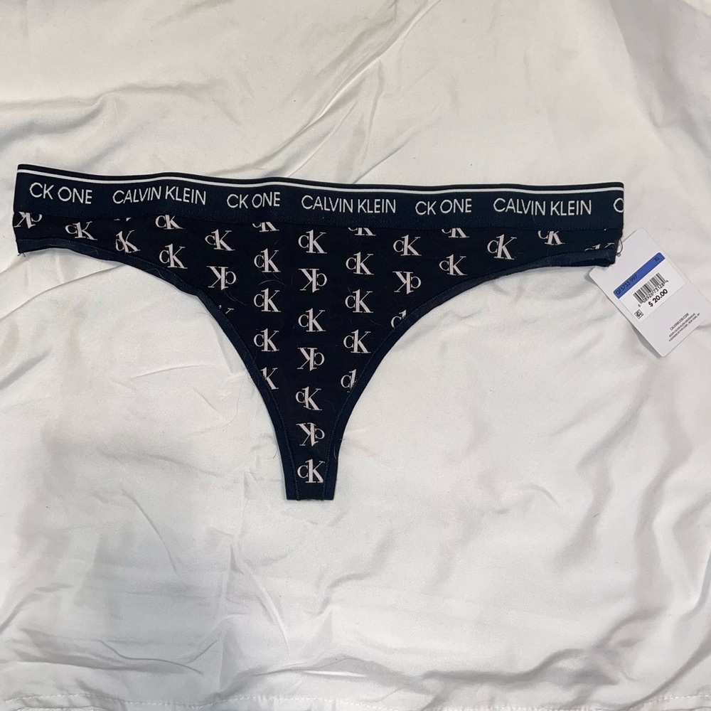NWT Calvin Klein Logo Band Cotton Thong